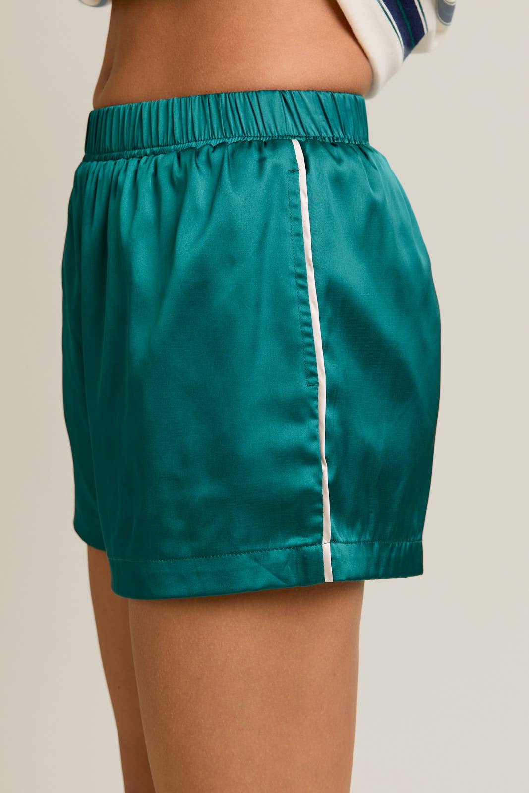 Vintage Contrast Piping Shorts